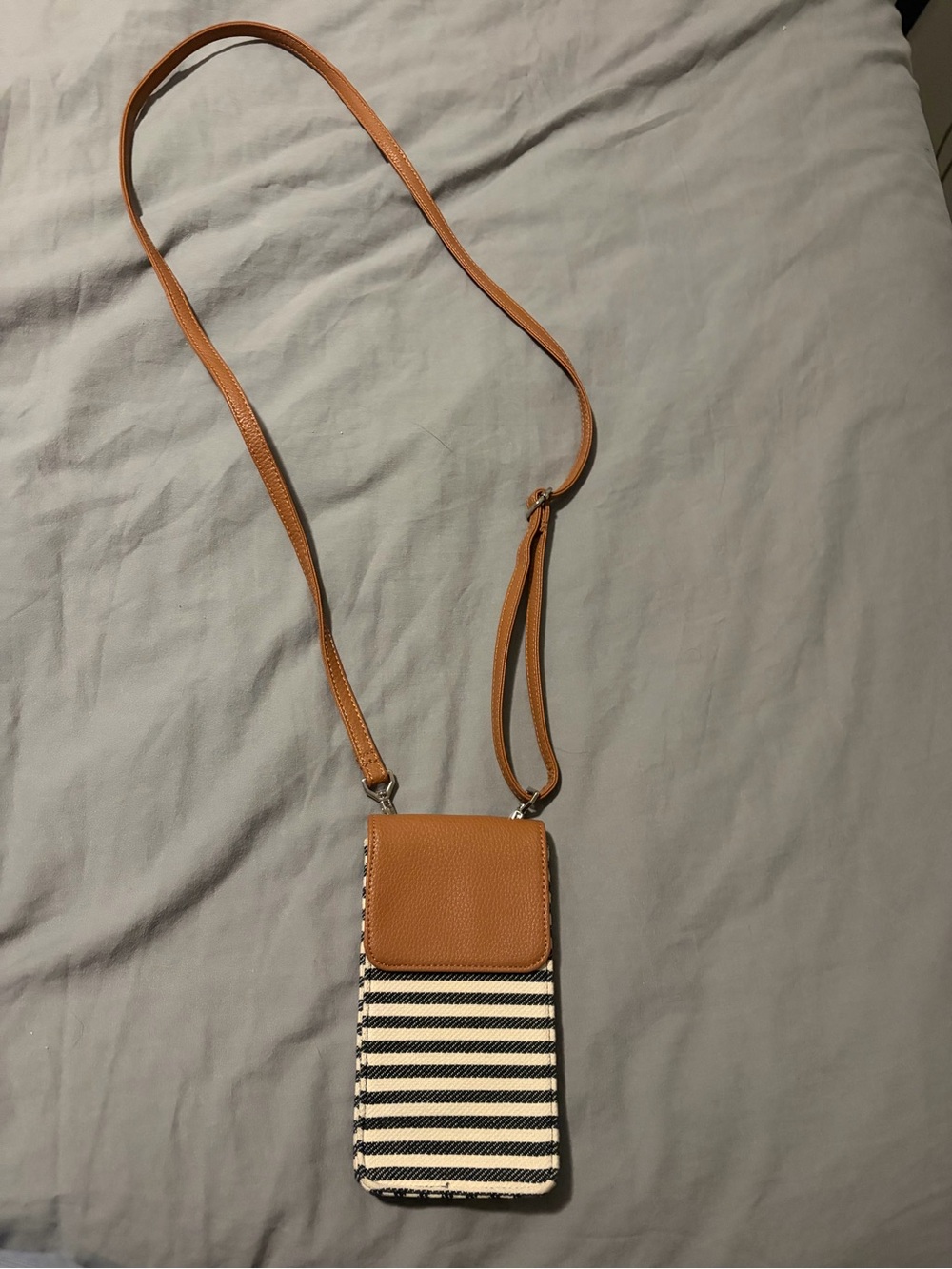 thirty-one Striped Crossbody Phone Pouch with Tan Flap